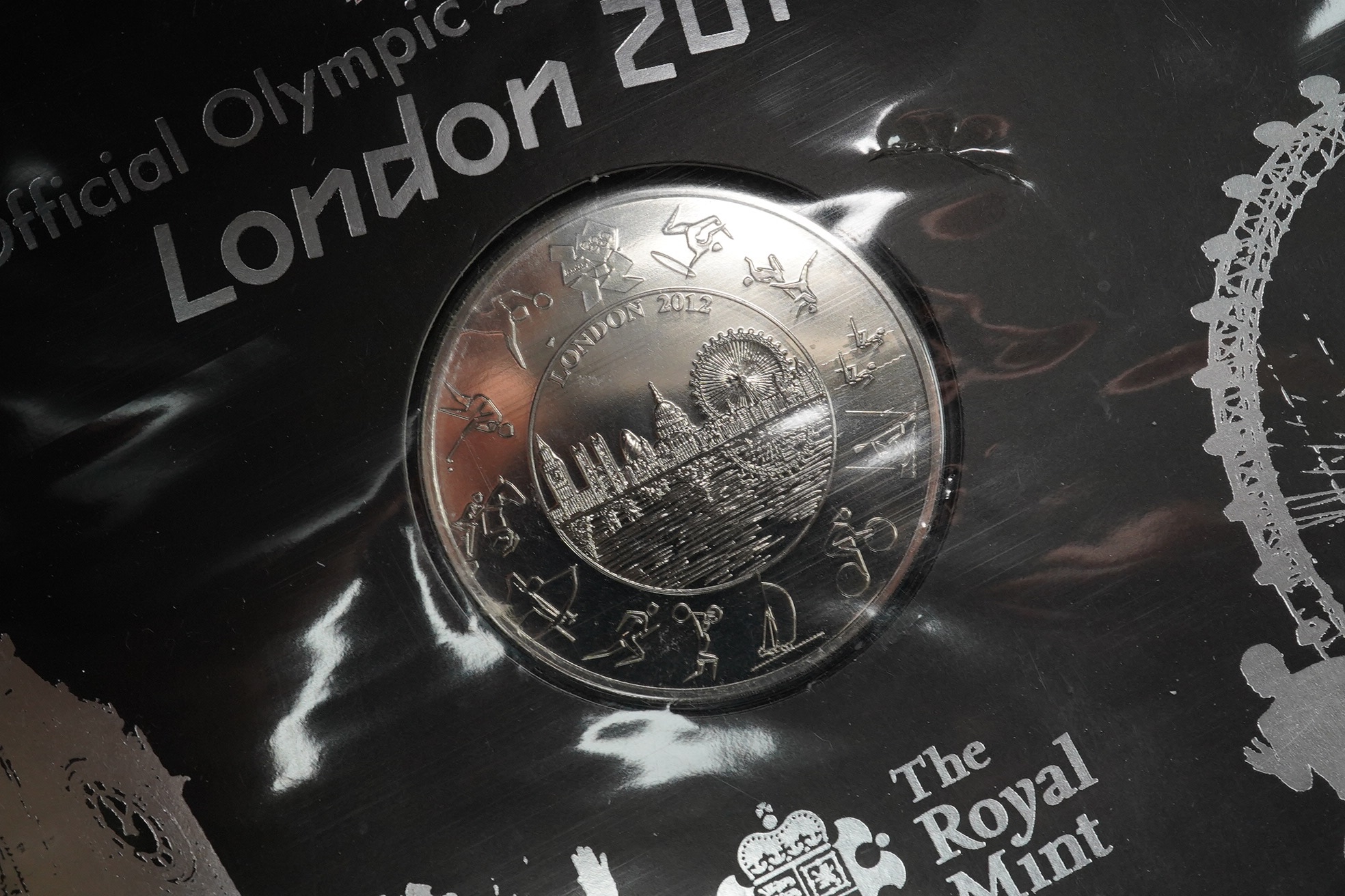 Royal Mint UK coins, the majority QEII, including 2013 UK definitive coin set, three incomplete UK proof coin sets etc